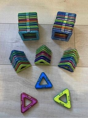 Magnetic Triangle Building Tiles - Multicolor Kids Construction Set